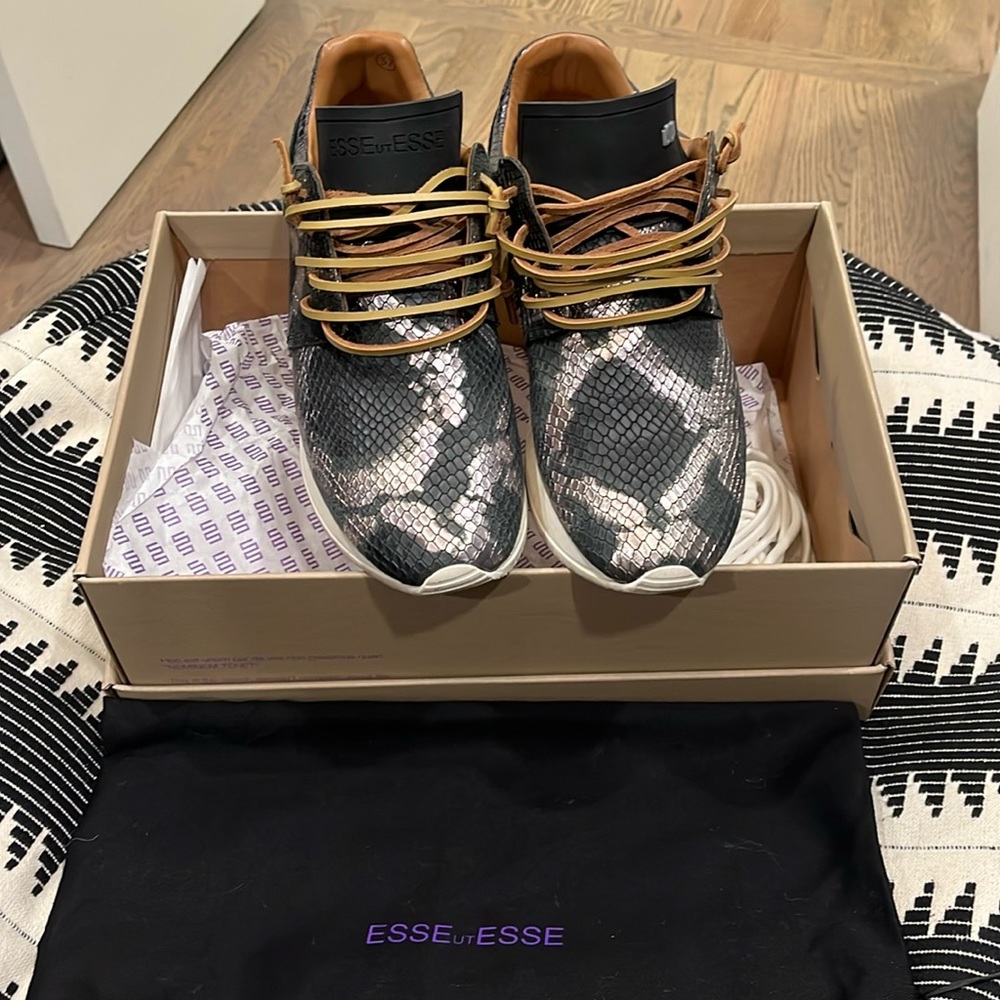Esseu Tesse LEATHER fringe Sneaker
